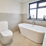 Townhouse Retreat-sleeps 6-3bed-2bath