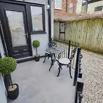 Townhouse Retreat-sleeps 6-3bed-2bath بيت للعطل *