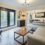 Townhouse Retreat-sleeps 6-3bed-2bath بيت للعطل غريت آيتون