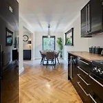 Townhouse Retreat-sleeps 6-3bed-2bath بيت للعطل غريت آيتون