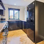 بيت للعطل Townhouse Retreat-sleeps 6-3bed-2bath