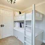 Townhouse Retreat-sleeps 6-3bed-2bath بيت للعطل