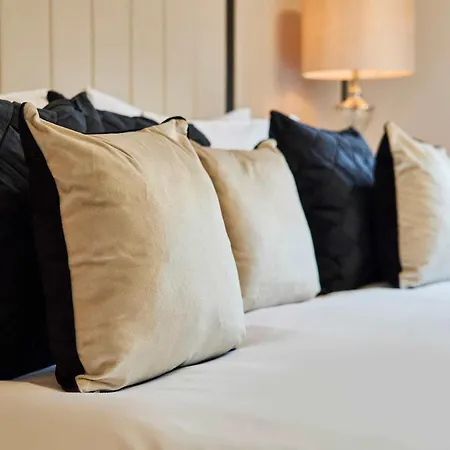 Townhouse Retreat-sleeps 6-3bed-2bath *