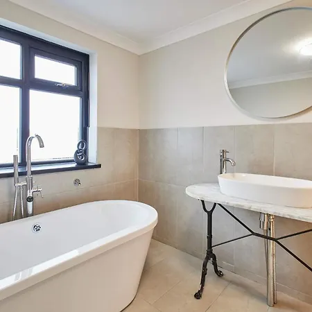 Townhouse Retreat-sleeps 6-3bed-2bath