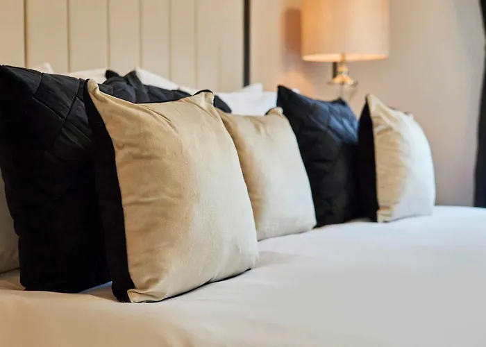 Townhouse Retreat-sleeps 6-3bed-2bath *